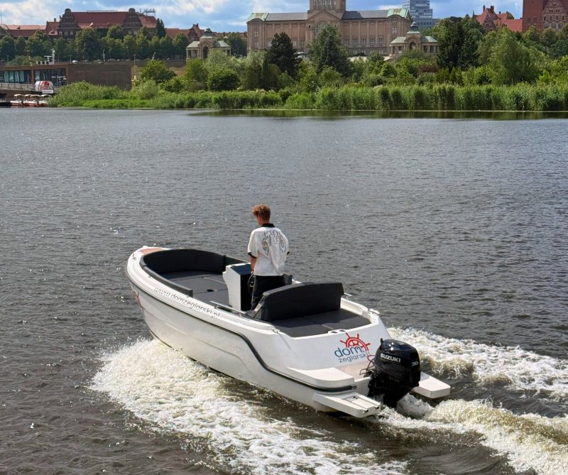 Motorówka AQUA24 565